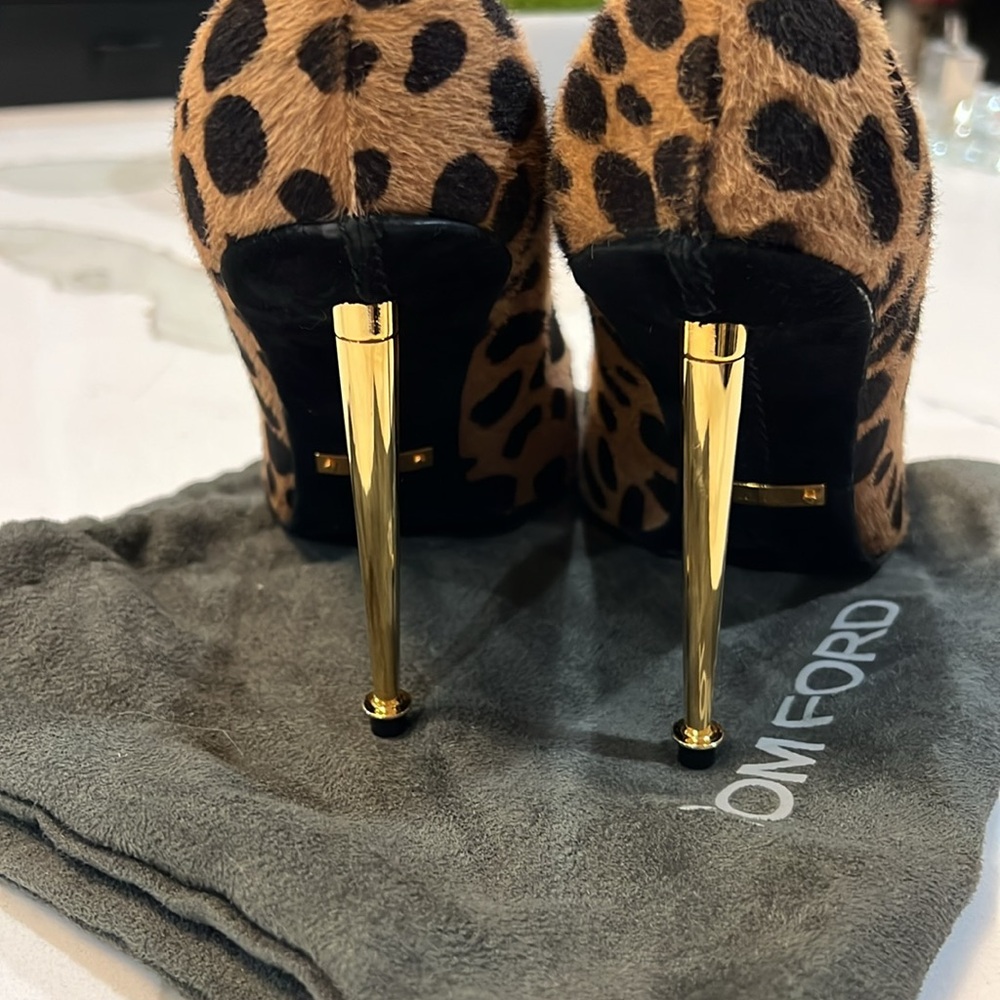 Tom Ford Leopard Print Pointed-Toe Pumps - Black and Tan - Picture 3 of 4